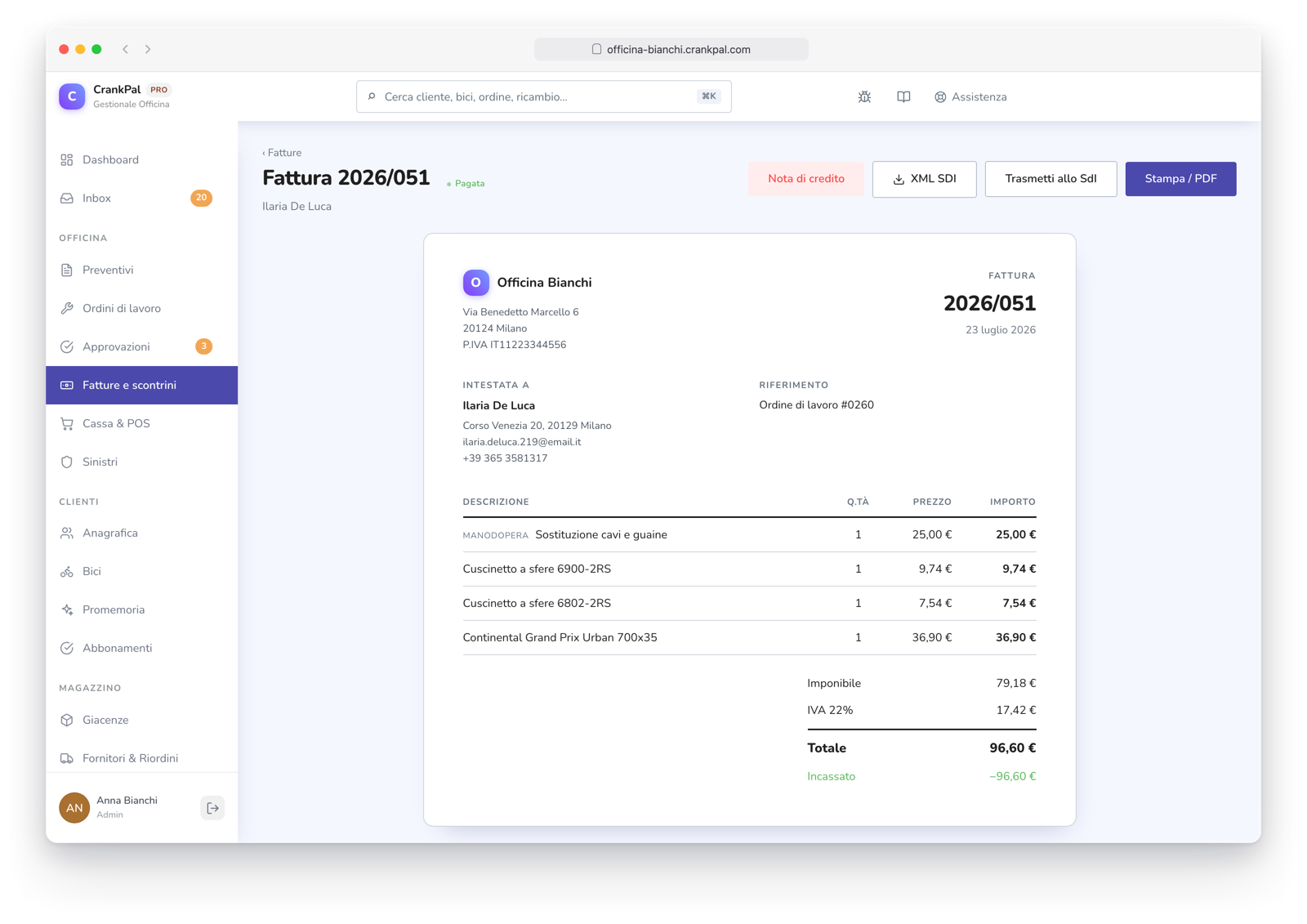Fattura elettronica nel gestionale CrankPal con righe di manodopera e ricambi, totale, IVA, stato pagata, download XML della fattura elettronica, stampa PDF e nota di credito.