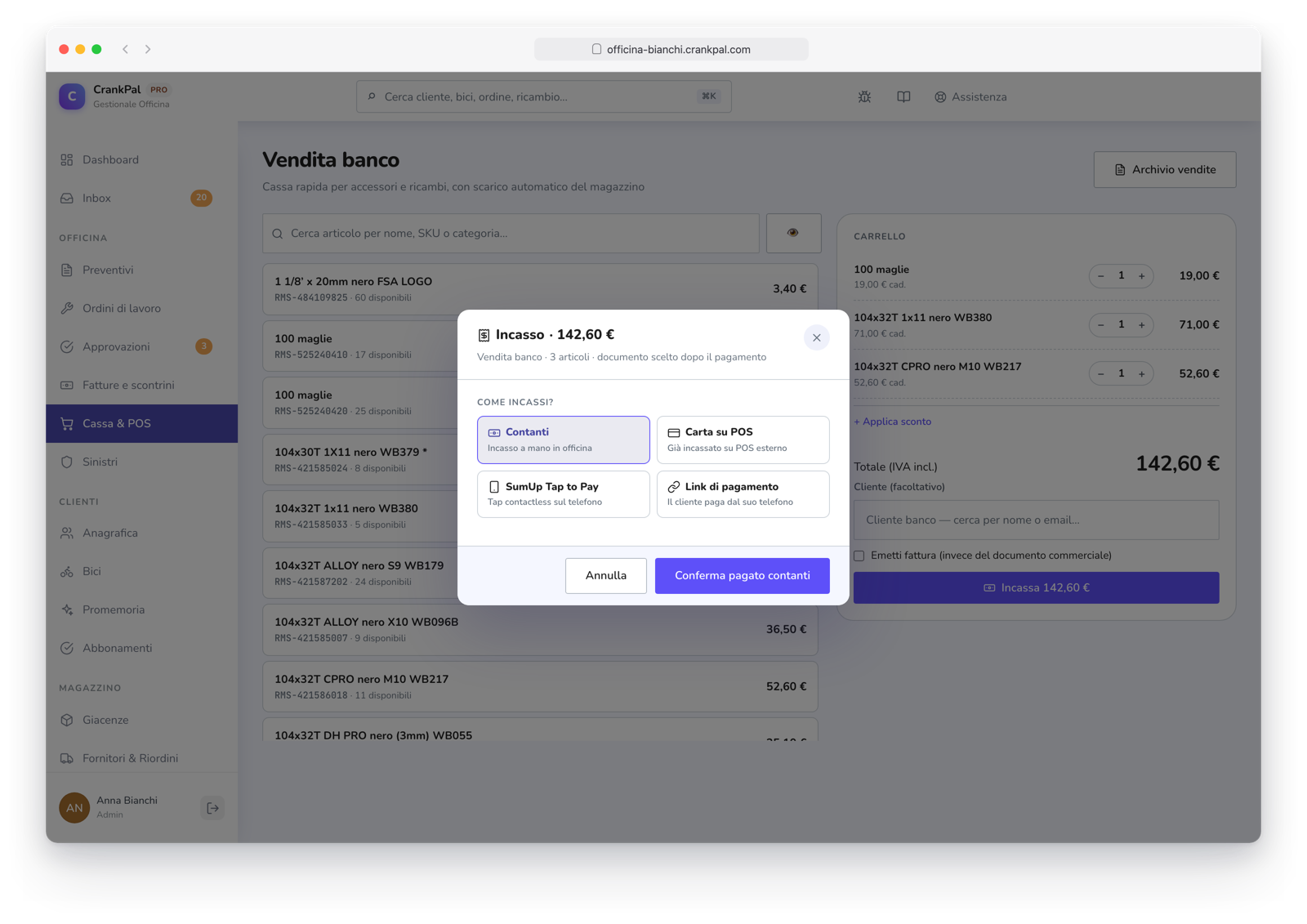 Vendita al banco di CrankPal con scarico automatico del magazzino e modale di incasso: contanti, carta su POS, SumUp Tap to Pay e link di pagamento.